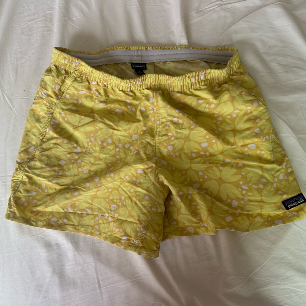 Patagonia Floral Yellow Baggie Shorts, size Medium